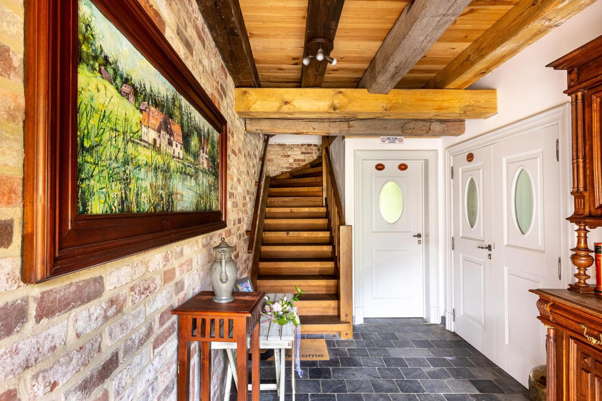 Gosciniec Pod Zajacem Bed & Breakfast Oleśnica Exterior foto