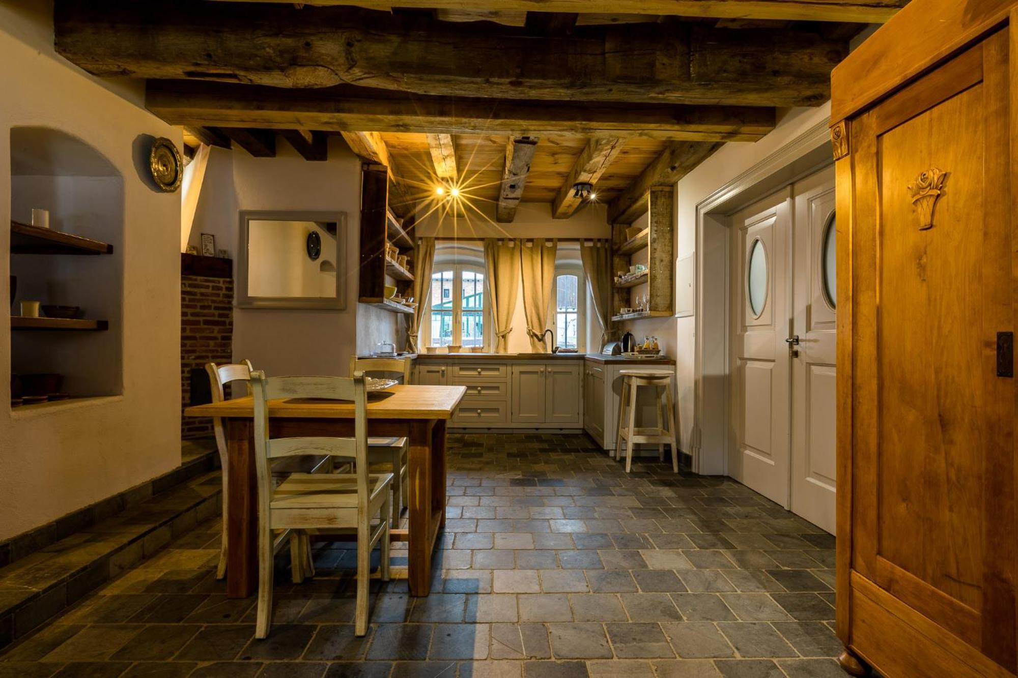Gosciniec Pod Zajacem Bed & Breakfast Oleśnica Exterior foto