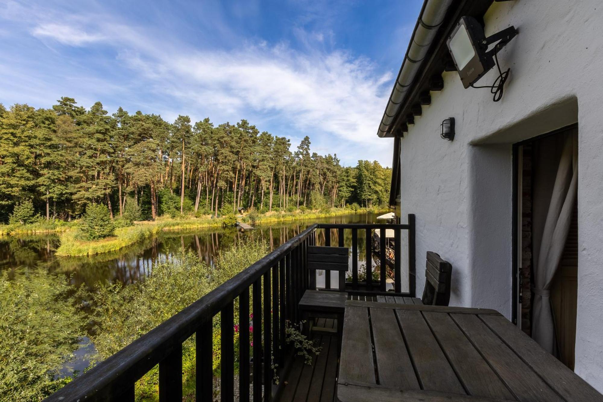 Gosciniec Pod Zajacem Bed & Breakfast Oleśnica Exterior foto