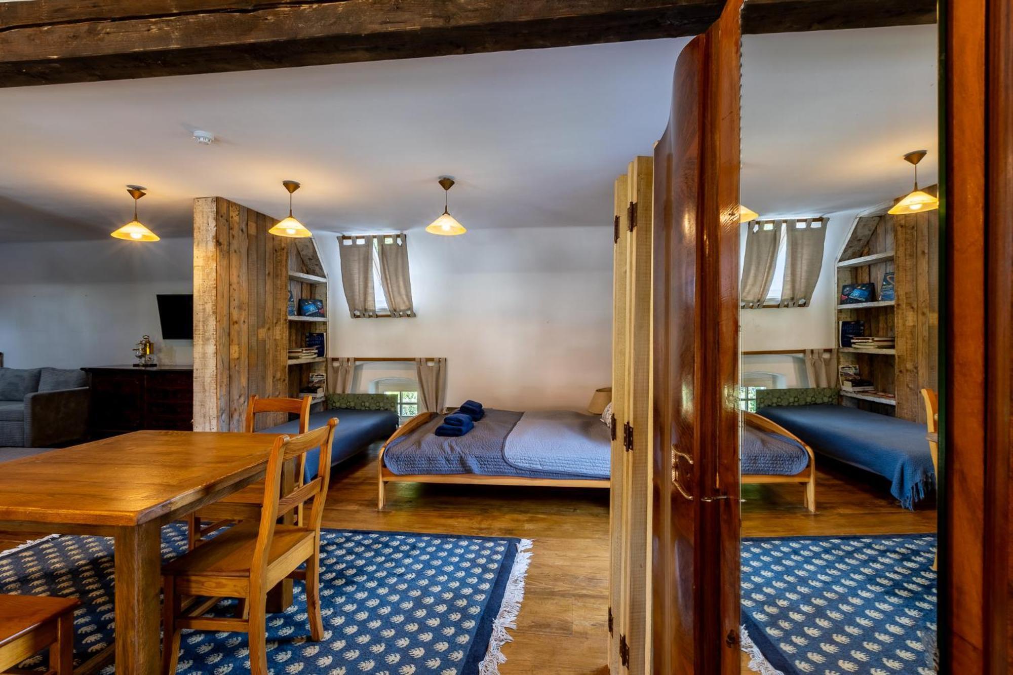 Gosciniec Pod Zajacem Bed & Breakfast Oleśnica Exterior foto