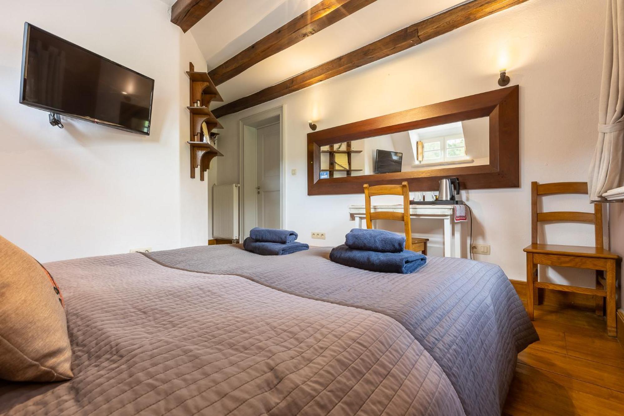Gosciniec Pod Zajacem Bed & Breakfast Oleśnica Exterior foto