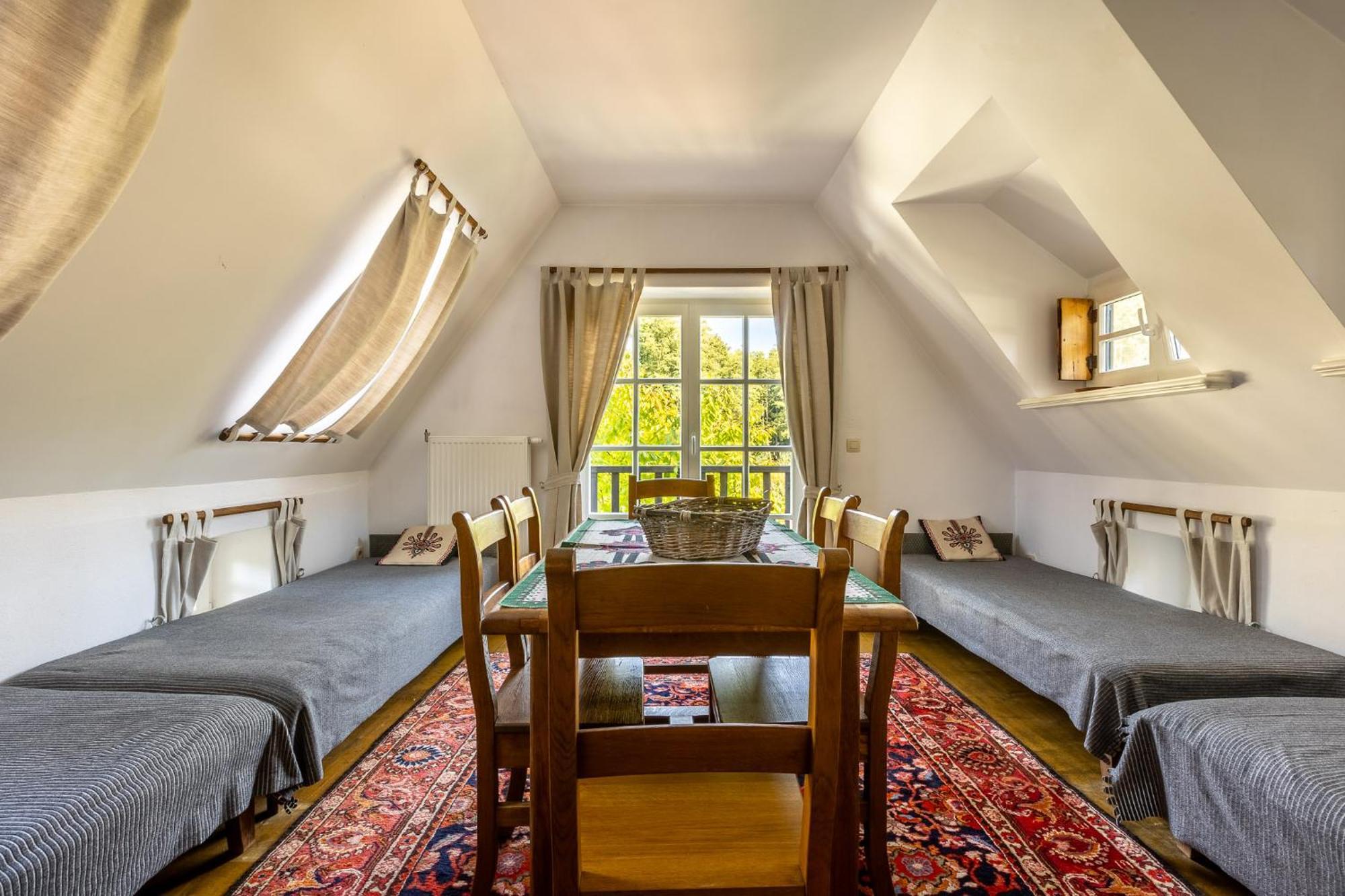 Gosciniec Pod Zajacem Bed & Breakfast Oleśnica Exterior foto