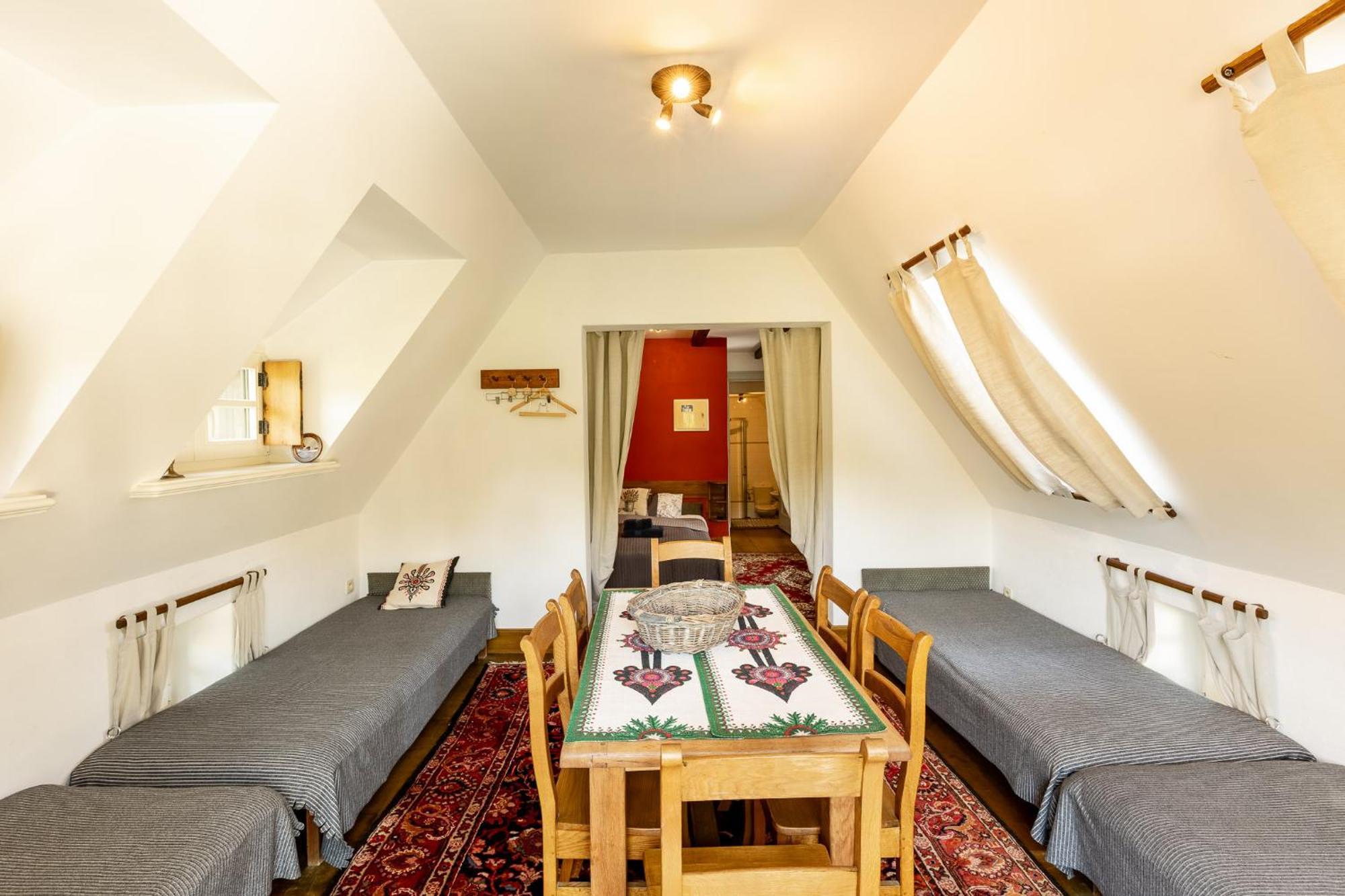 Gosciniec Pod Zajacem Bed & Breakfast Oleśnica Exterior foto