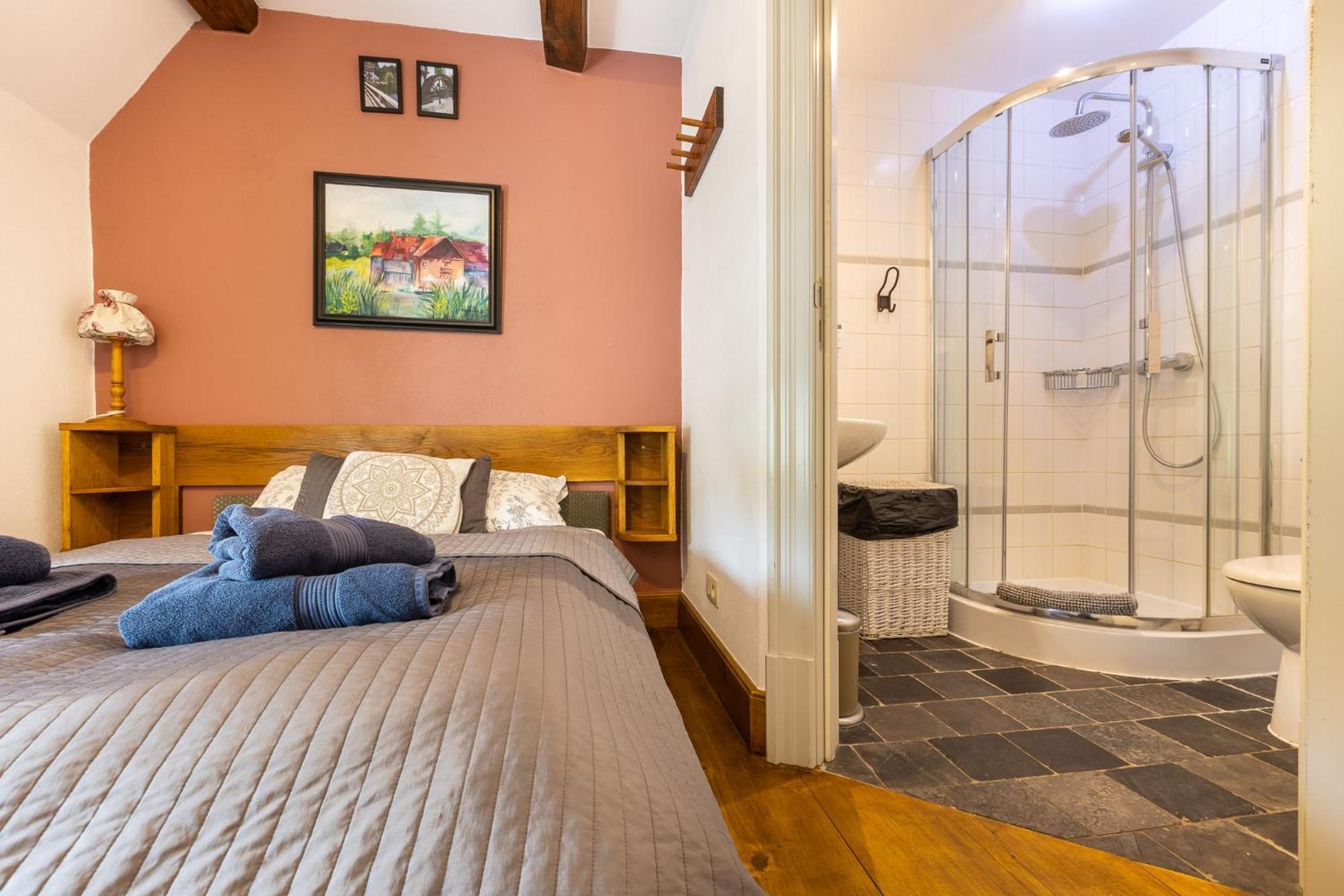 Gosciniec Pod Zajacem Bed & Breakfast Oleśnica Exterior foto