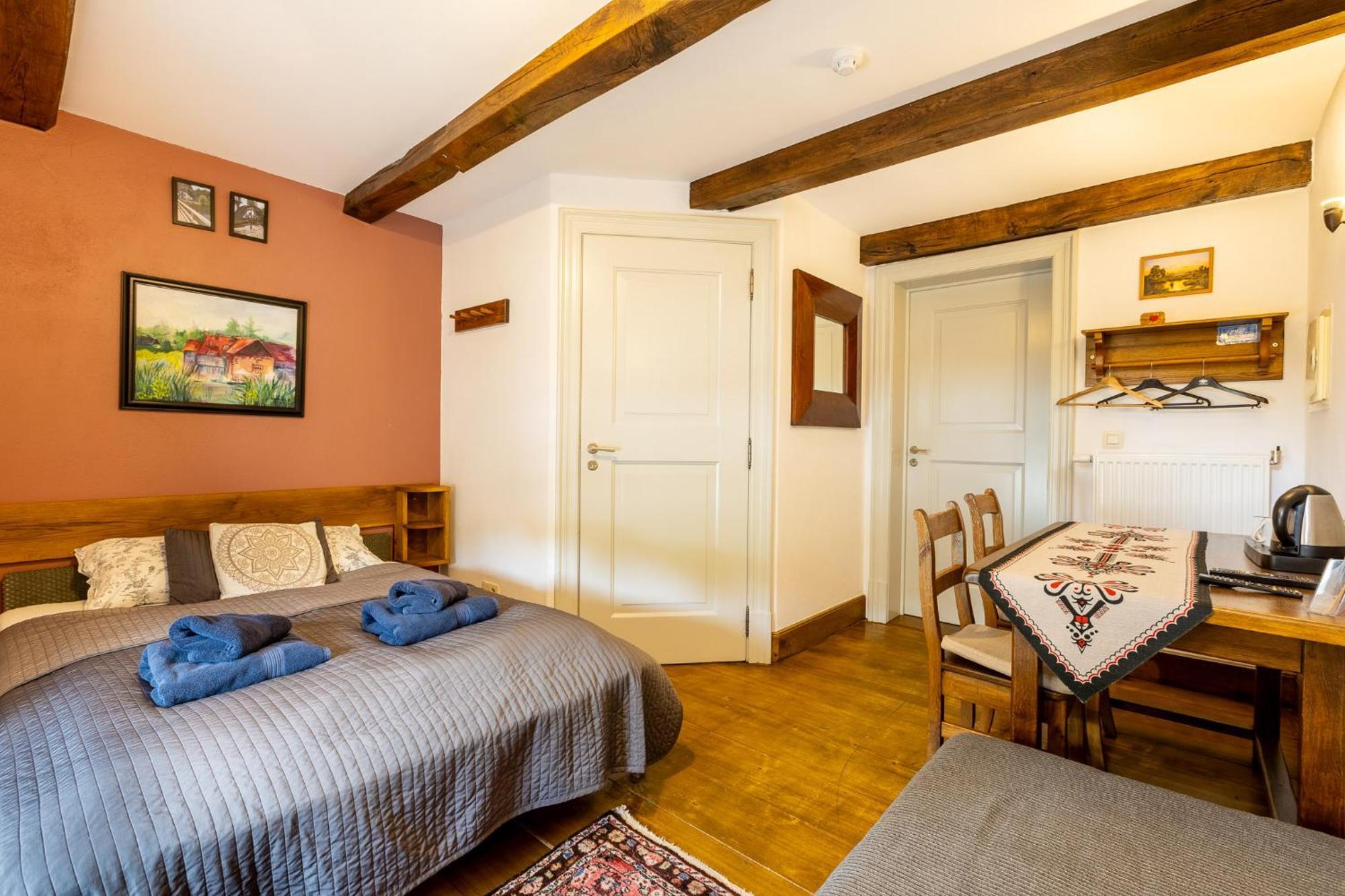 Gosciniec Pod Zajacem Bed & Breakfast Oleśnica Exterior foto