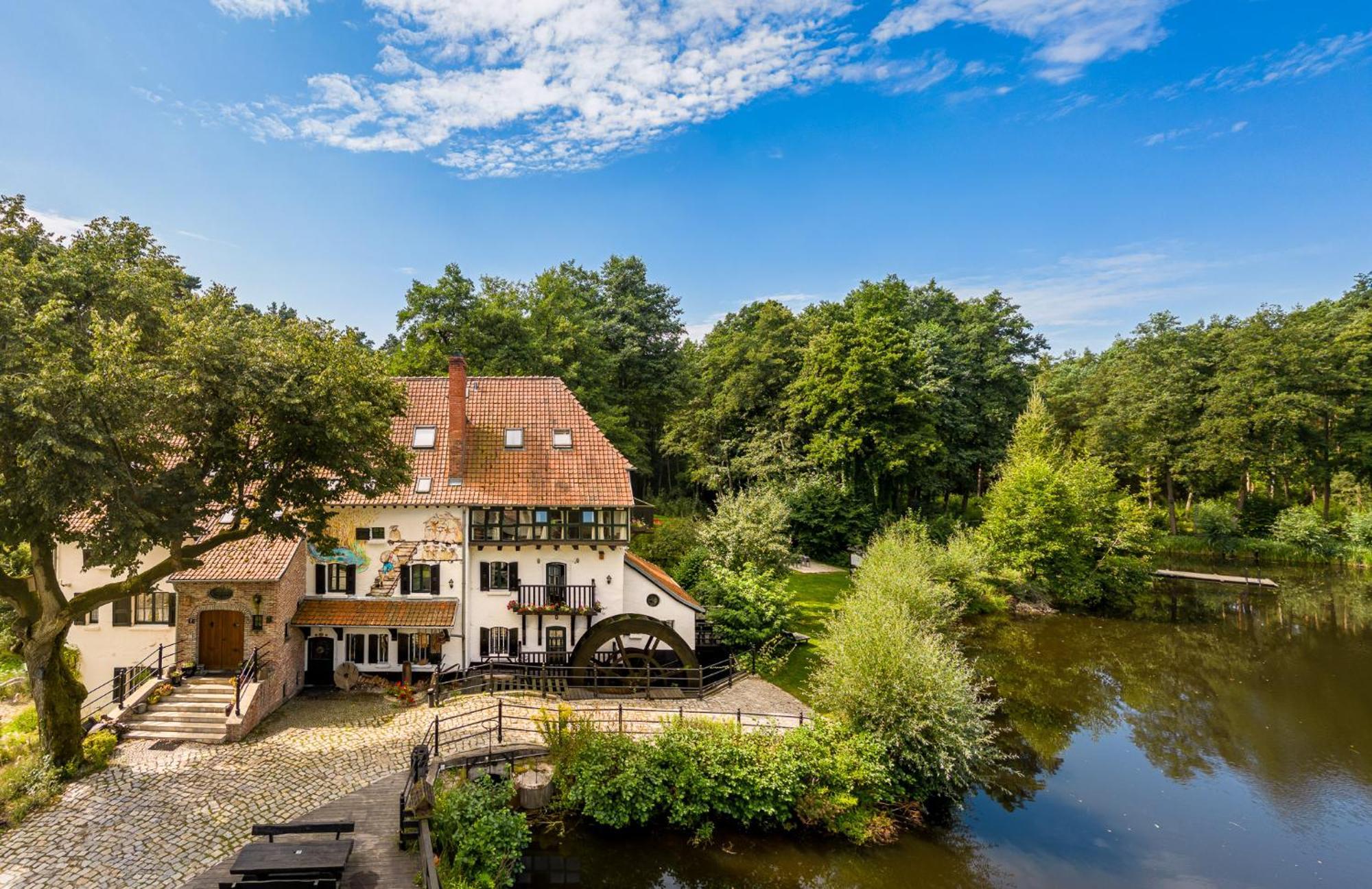 Gosciniec Pod Zajacem Bed & Breakfast Oleśnica Exterior foto